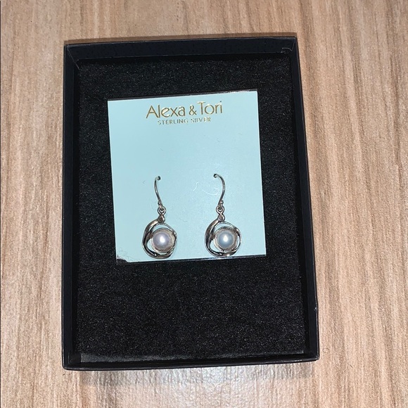 New sterling silver earrings with pearls - Picture 1 of 1